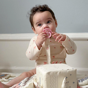 Держатель для пустышки с вышивкой Cam Cam Copenhagen "Ballerina", кремовая